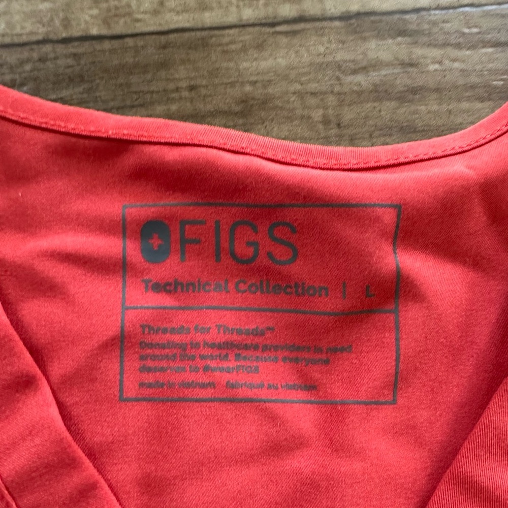 FIGS limited edition clay Large scrub set Kade pants and Kasma top like new - Picture 16 of 16